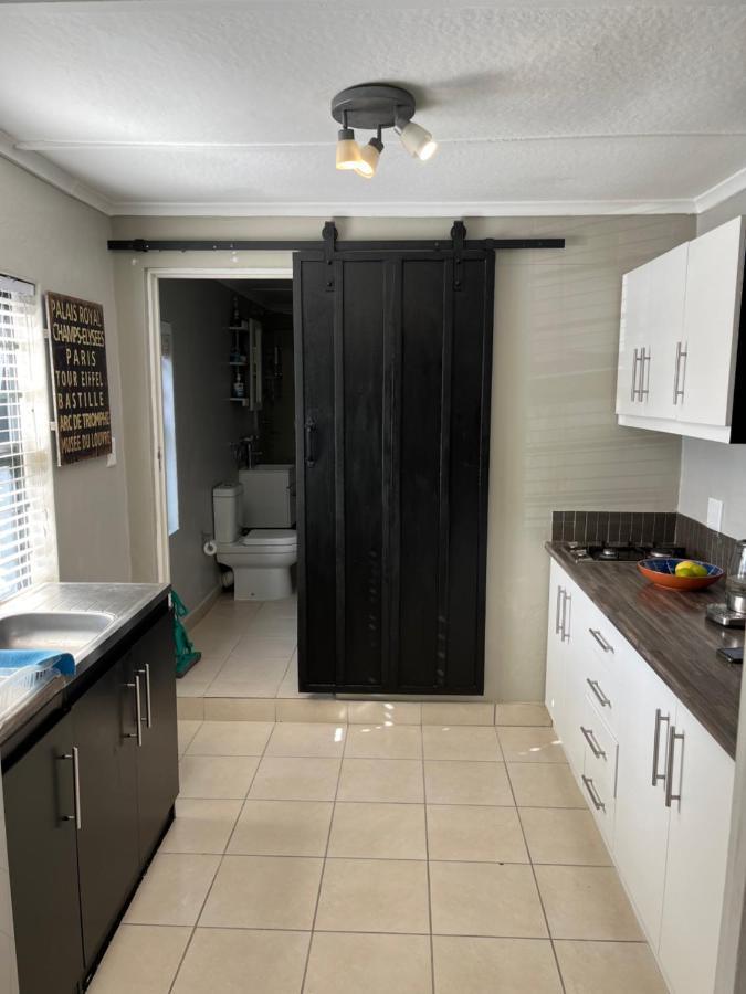 28 on Symonds Lux studio detached George Esterno foto