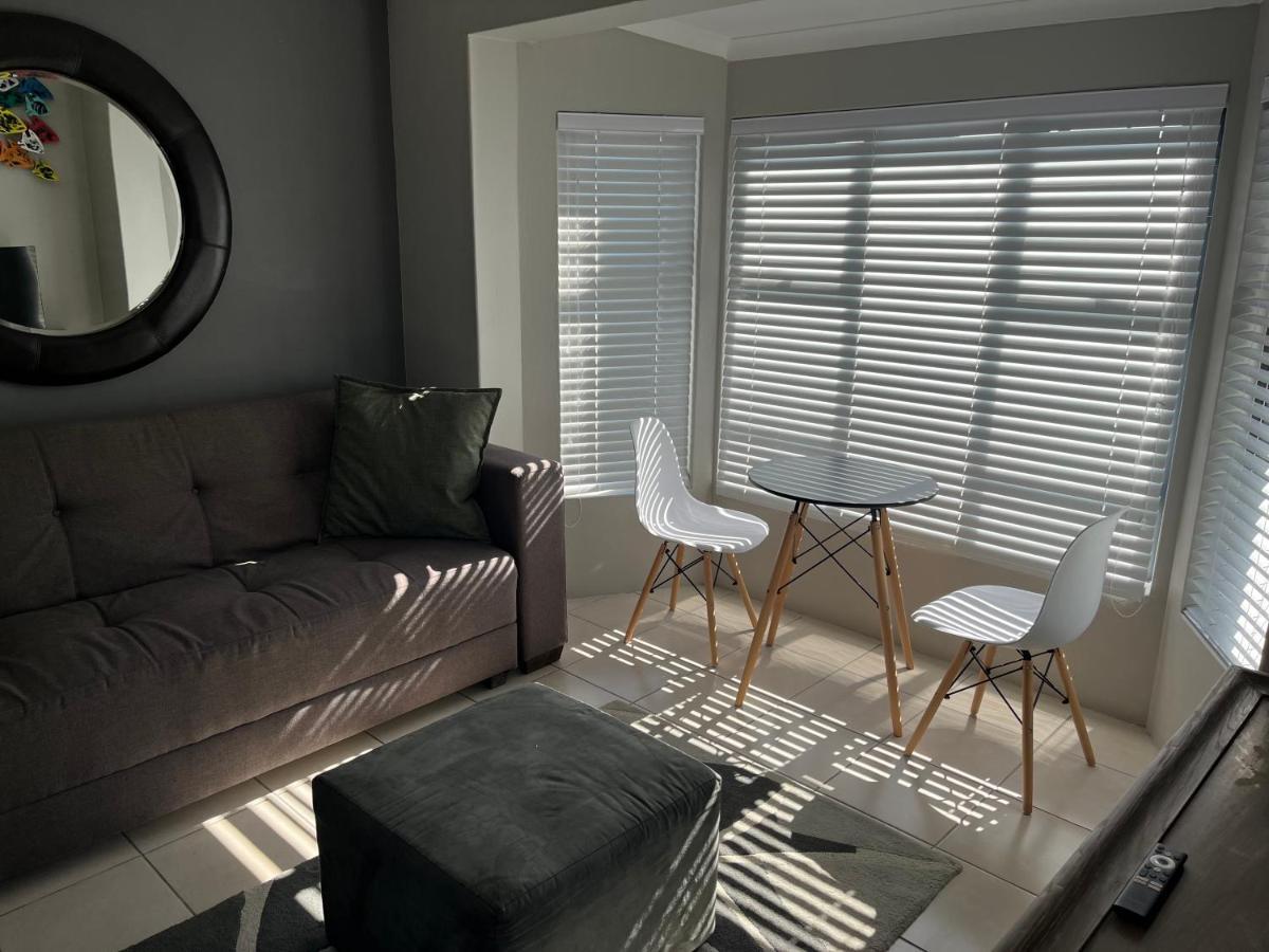 28 on Symonds Lux studio detached George Esterno foto