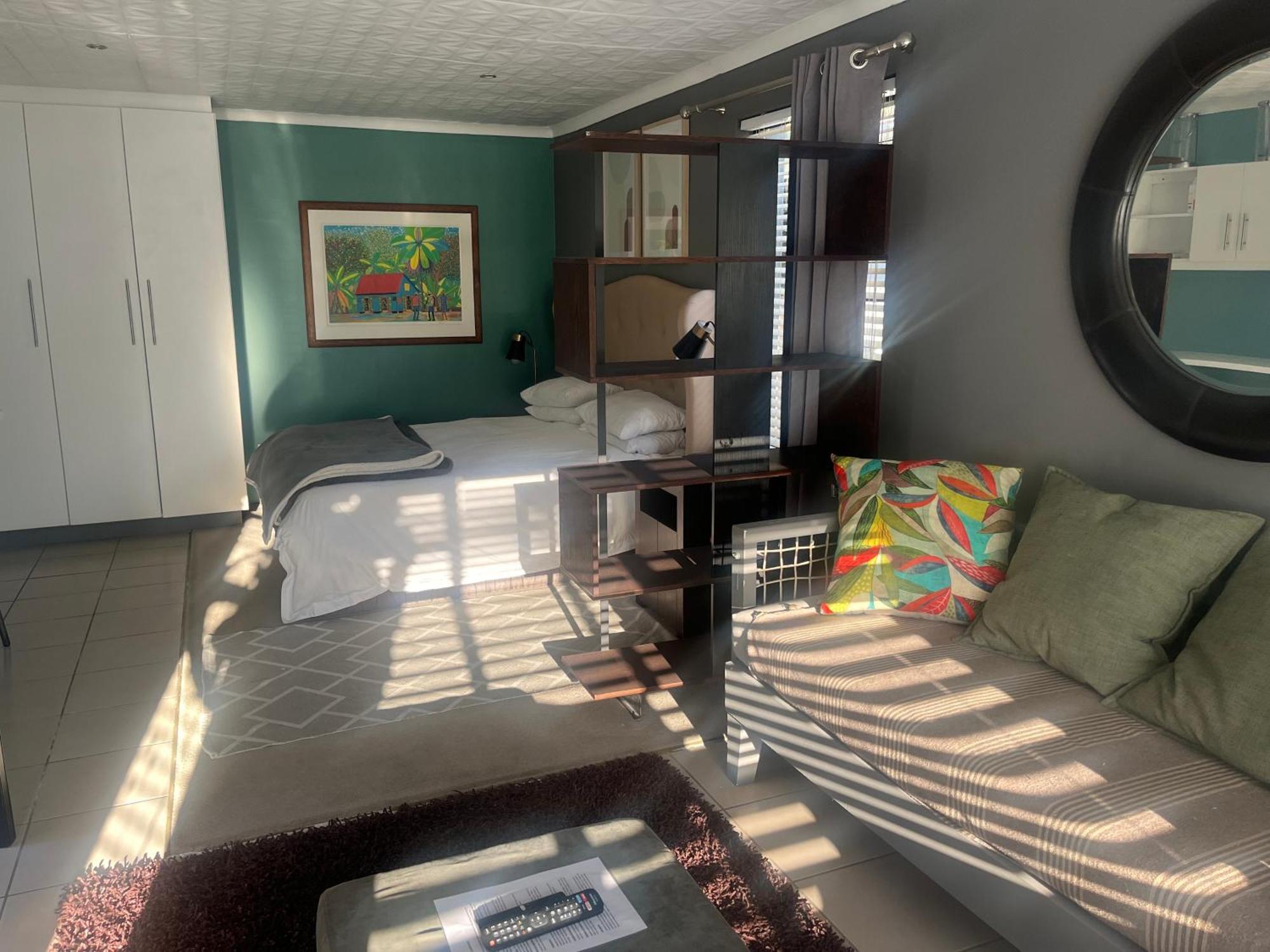 28 on Symonds Lux studio detached George Esterno foto